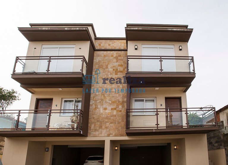 Confortável e Completa para 6 pessoas em Canela