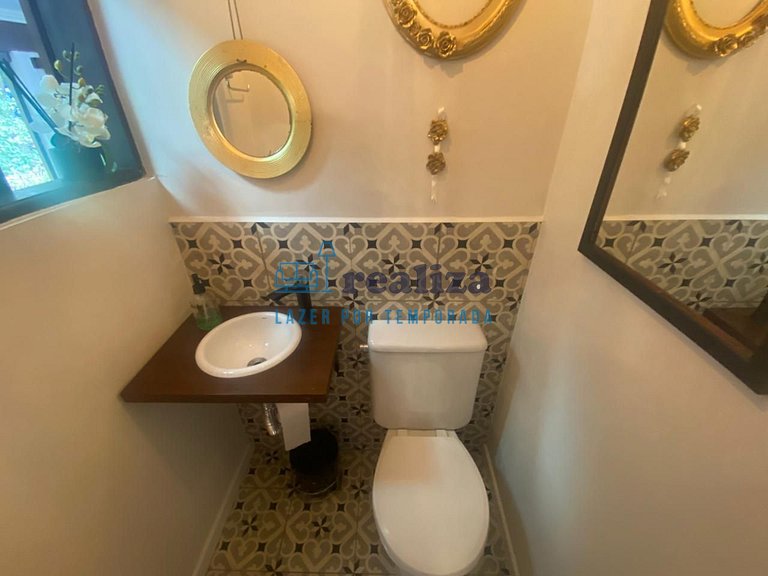 Linda casa com pátio amplo para 8 pessoas