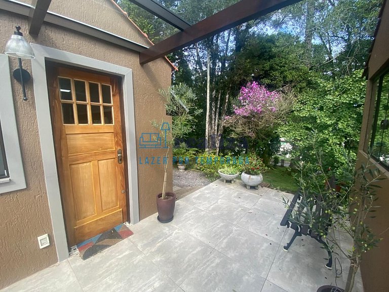 Linda casa com pátio amplo para 8 pessoas