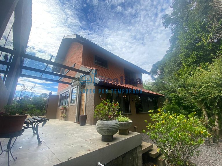 Linda casa com pátio amplo para 8 pessoas